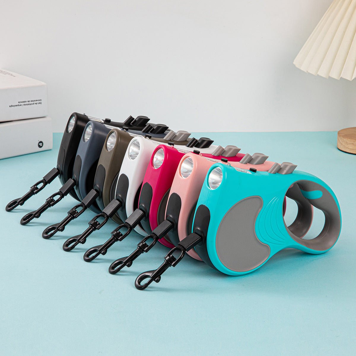 Laisse Rétractable Automatique avec Lumière pour Chiens - CJGY207330101AZ - Laisses - Chienalafolie