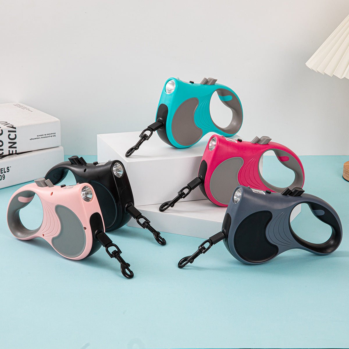 Laisse Rétractable Automatique avec Lumière pour Chiens - CJGY207330101AZ - Laisses - Chienalafolie